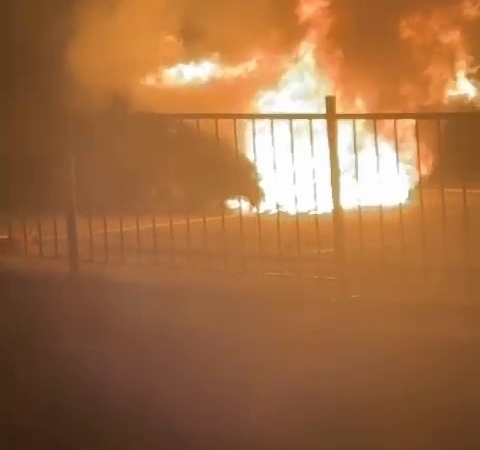 Bursa’da lüks otomobil alev alev yandı