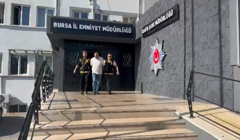 Bursa’da para için husumetlisini başından vuran şüpheli adliyeye sevk edildi