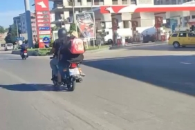 Bursa’da tehlikeli anlar: Bagajda 3 kişi, motosiklette 4 kişi