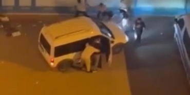 Bursa’da tekme ve yumruklar havada uçuştu, cadde ringe döndü