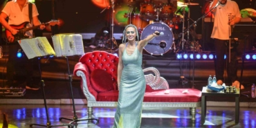 Bursa’da Yıldız Tilbe sevgisi salona sığmadı