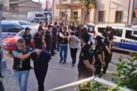 Bursa’da zehir tacirlerine şafak operasyonu...Kapılar koçbaşlarıyla kırıldı, dron havadan takip etti