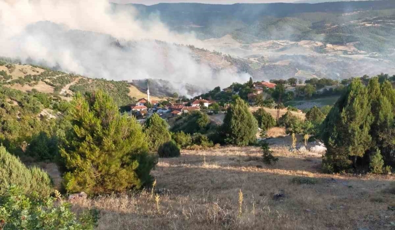 Bursa’daki orman yangını köyleri tehdit ediyor