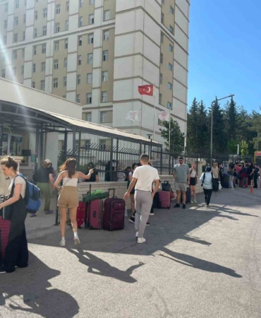 Bursa’daki yangın devam ediyor: Uludağ Üniversitesi’ndeki yurtlar boşaltılıyor