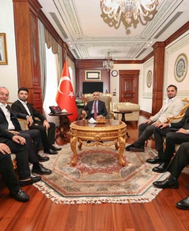 Bursaspor yönetimi, Bursa Valisi Mahmut Demirtaş’ı ziyaret etti