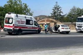 Büyükçekmece’de ambulans otomobile çarptı: 4 yaralı