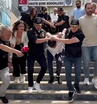 Büyükçekmece’de halıya sarılarak öldürülen 24 yaşındaki Sedef Güler cinayetine ilişkin 2 şüpheli adliyeye sevk edildi