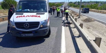Büyükçekmece’de kırmızı ışıkta geçen bisikletliye motosiklet çarptı: 3 yaralı