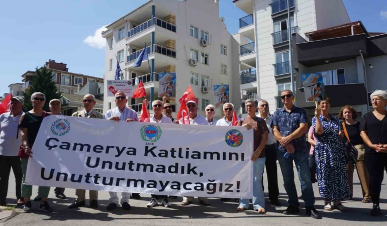 Çamerya katliamı unutulmadı: Yunanistan’ın Edirne Konsolosluğu önüne siyah çelenk bırakıldı