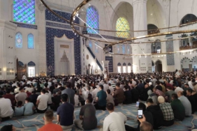 Çamlıca Camii’nde bayram namazı kılındı