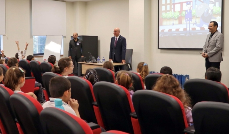 Çanakkale’de öğrencilere akran zorbalığı hakkında bilgilendirme yapıldı