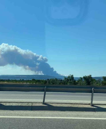 Çanakkale’de orman yangını, gemi trafiği askıya alındı