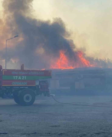 Çanakkale’deki yangında alevler çimento fabrikası liman tesislerine ulaştı