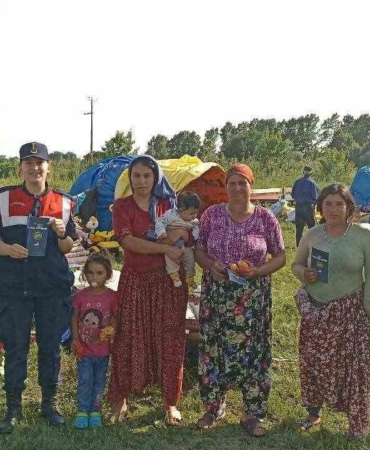 Çeltik tarlalarında çalışan kadınlara eğitim