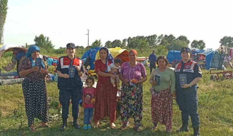 Çeltik tarlalarında çalışan kadınlara eğitim