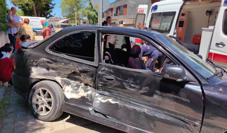 Cip ile otomobil çarpıştı: 2’si çocuk 6 yaralı