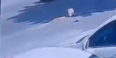 Cipe çarpan motosikletin sürücüsü ağır yaralandı: Kaza anı kamerada