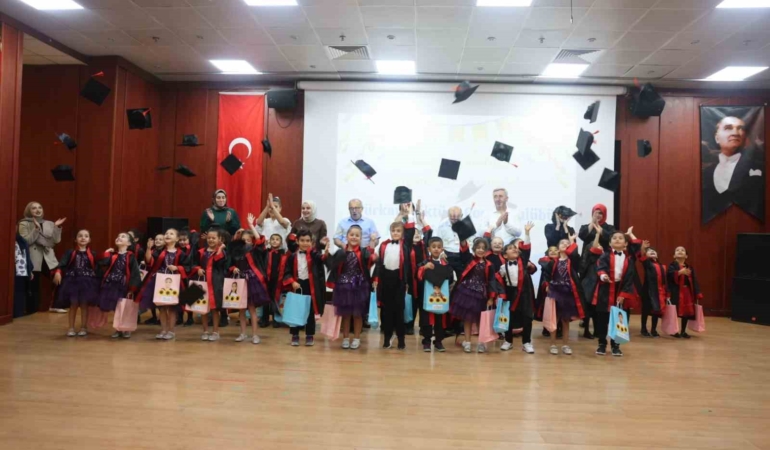 Çocuk kulüplerinde karne heyecanı yaşandı
