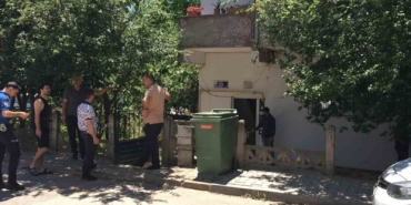 Çocuklar için bir araya geldiği eşini bayram günü bıçaklayarak kurşun yağdırdı