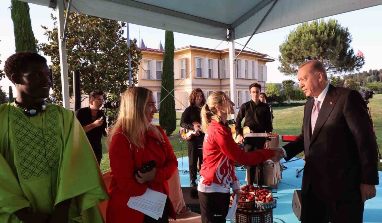 Cumhurbaşkanı Erdoğan: "Her yıl 85 bin insanımızı tütün canavarına kurban veriyoruz"