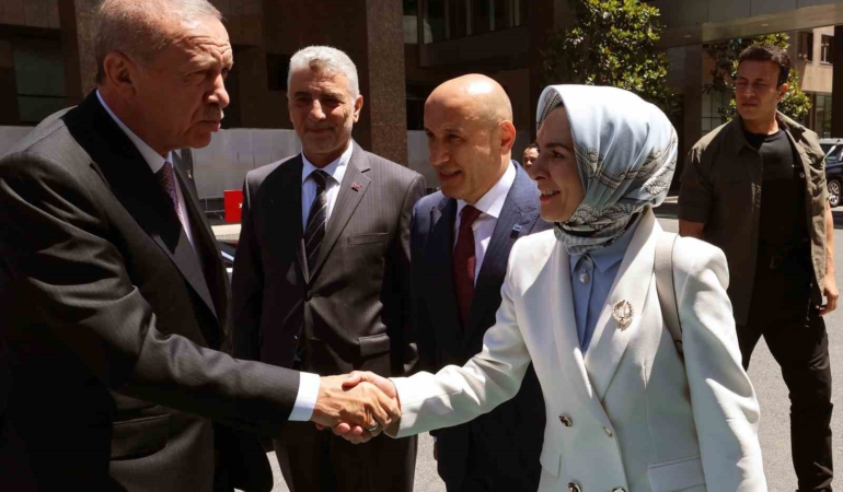 Cumhurbaşkanı Erdoğan’dan ihracatçıya müjde: “Döviz bozdurma zorunluluğunu yüzde 30’a indirdik”