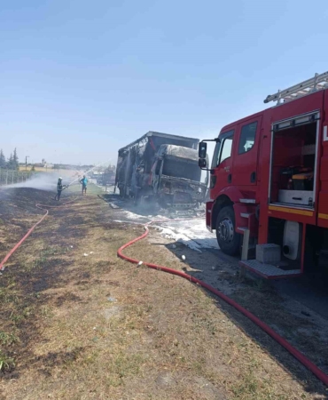D-100 karayolunda tır yangını