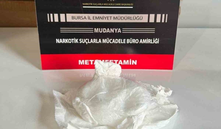 Deniz yoluyla gelen uyuşturucu tacirlerini polis yakaladı