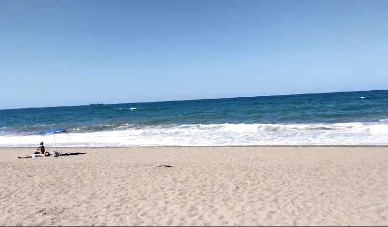 Denize yasak gelince sahil boş kaldı: Gördüğü manzarayı spiker gibi anlattı