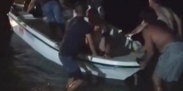 Denizin ortasında can pazarı: Mahsur kalanları kurtarmak için zamanla yarıştılar