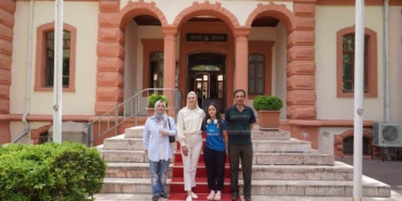 Dereceye giren sporculara bisiklet hediye etti