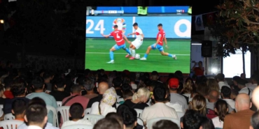 Dev ekranda ay yıldızlı heyecan