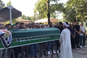 Doktora gittikten sonra evinde ölü bulunan kadın son yolculuğuna uğurlandı