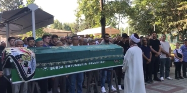 Doktora gittikten sonra evinde ölü bulunan kadın son yolculuğuna uğurlandı