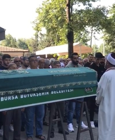 Doktora gittikten sonra evinde ölü bulunan kadın son yolculuğuna uğurlandı