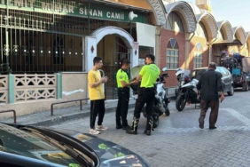 Dur ihtarına uymadı, namaz kılma bahanesiyle camiden kaçtı