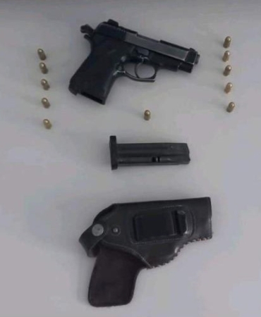 Dur ihtarına uymayan şüpheli ruhsatsız tabanca ile yakalandı