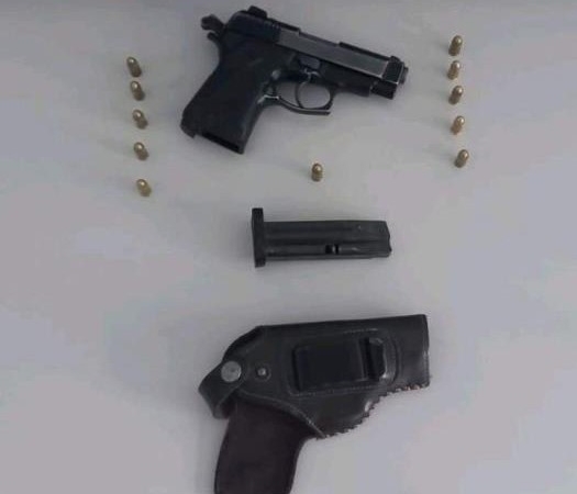 Dur ihtarına uymayan şüpheli ruhsatsız tabanca ile yakalandı