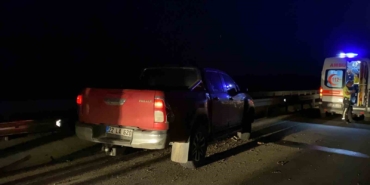 Edirne’de alkollü sürücünün kullandığı kamyonet bariyerlere çarptı: 1 yaralı