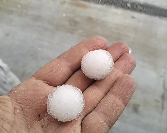 Edirne’de ceviz büyüklüğünde dolu yağdı