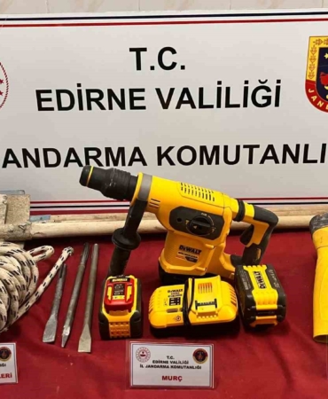 Edirne’de kaçak kazı yapan şüpheli suçüstü yakalandı