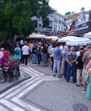 Edirne’de tava ciğercilerde uzun kuyruklar oluştu