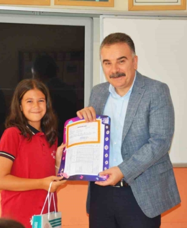 Edremit’te 26 bin öğrenci, karne sevinci yaşadı