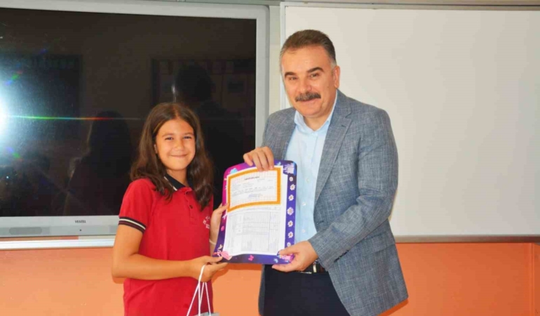 Edremit’te 26 bin öğrenci, karne sevinci yaşadı