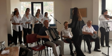 Eğitimini tamamlayan kursiyerlerden mini konser