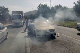 Elektrik arızasına 45 bin TL masraf yaptı, otomobil yolda küle döndü