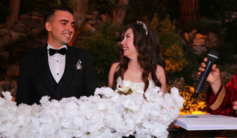 Emniyet camiasını buluşturan düğün