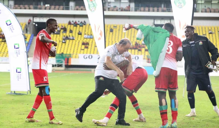 Engin Fırat’a Fildişi Sahili maçı sonrası sulu kutlama