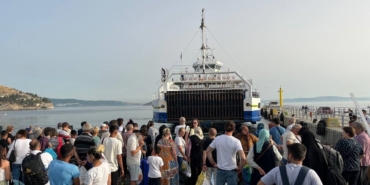 Erdek iskelesinde bayram tatili yoğunluğu