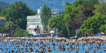 Erdek plajları doldu taştı