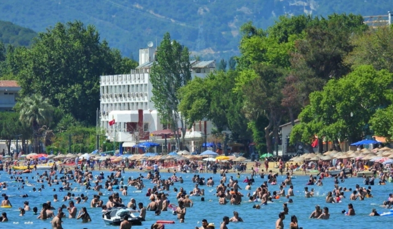 Erdek plajları doldu taştı